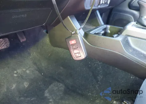 2018 Toyota Tacoma Trd Off Road z USA, uszkodzony, nr VIN 3TMAZ5CN9JM060159